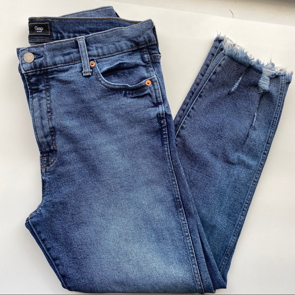 GAP SLIM STRAIGHT JEANS